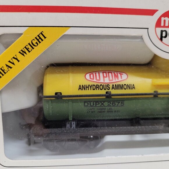 Model Power HO Scale 40' Chemical Tank Car 6921H Dupont Plastic Electric Train - Picture 2 of 6